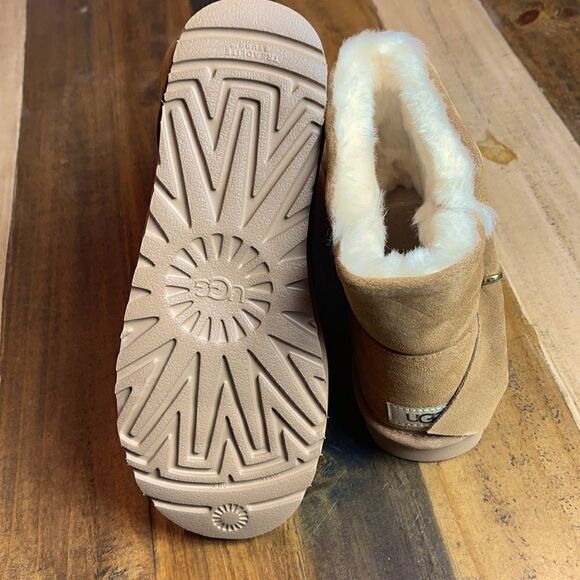 UGG Classic Mini Twist Boot - Picture 6 of 8